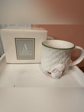 Vintage Avon collectible bunny mug NEW!